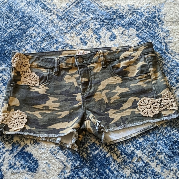 Mudd Pants - 3/$30 Mudd juniors camo shorts